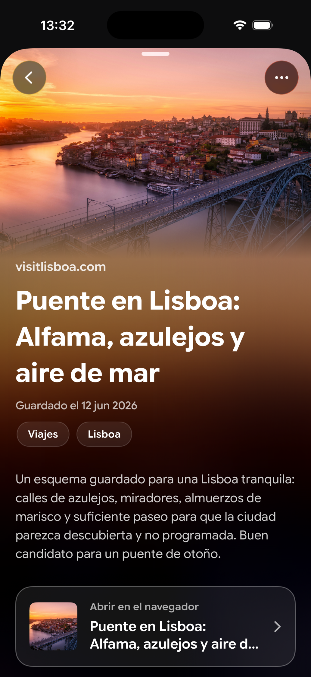 Una tarjeta guardada en Find Later: Puente en Lisboa: Alfama, azulejos y aire de mar